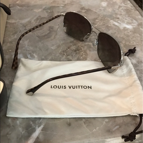 COPY - *Reduced* Authentic Louis Vuitton SM Sun Glasses - Picture 5 of 7
